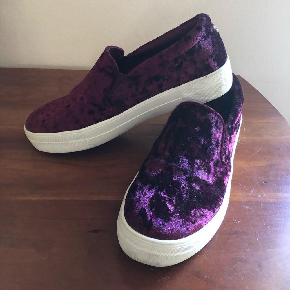 Steve Madden burgundy velvet loafers